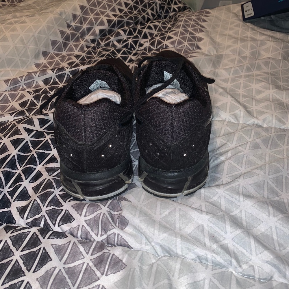 ASICS - Picture 5 of 12